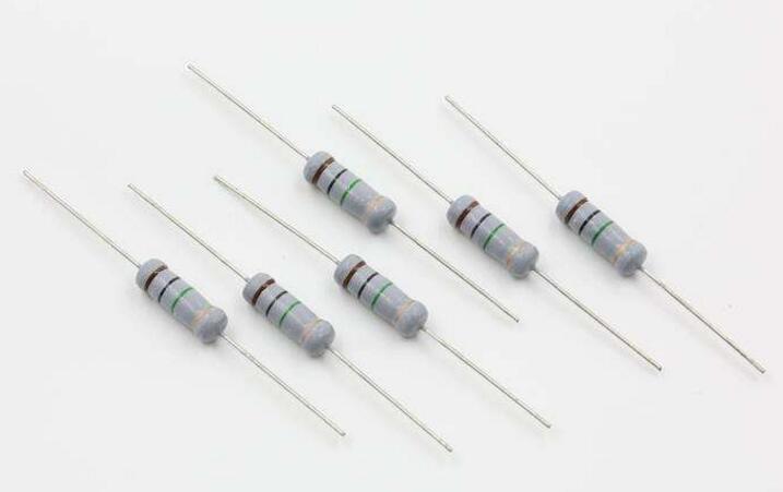 此时在将转杆外侧的连接组件与成型套筒的另一侧的中杆固定