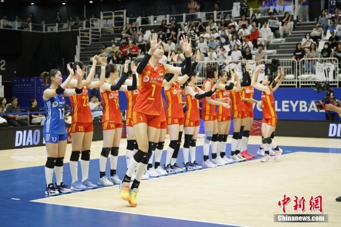 世联赛之旅收获落定，中国女排携银牌走向下一