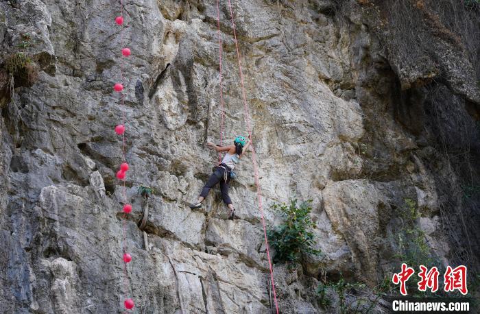 广西阳朔发布并进入实施阶段的中国首个自然攀