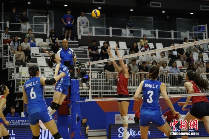 水原站苦战：中国女排3-2逆转美国队，晋级世联