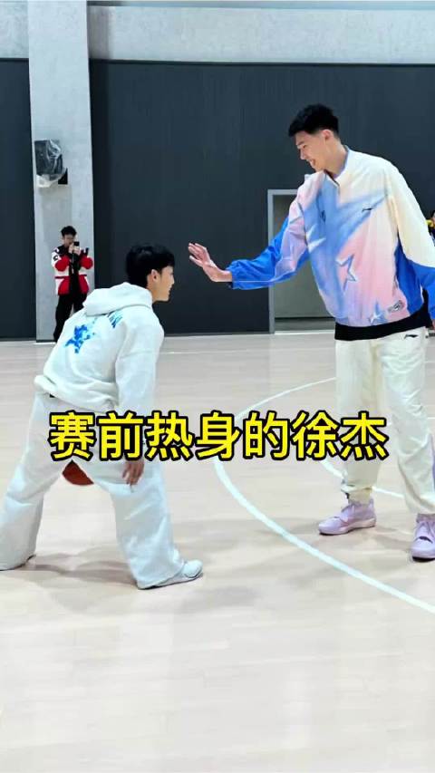 中国男篮锋线新星朱俊龙三分神射引热议，徐杰