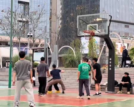 中国男篮锋线新星朱俊龙三分神射引热议，徐杰