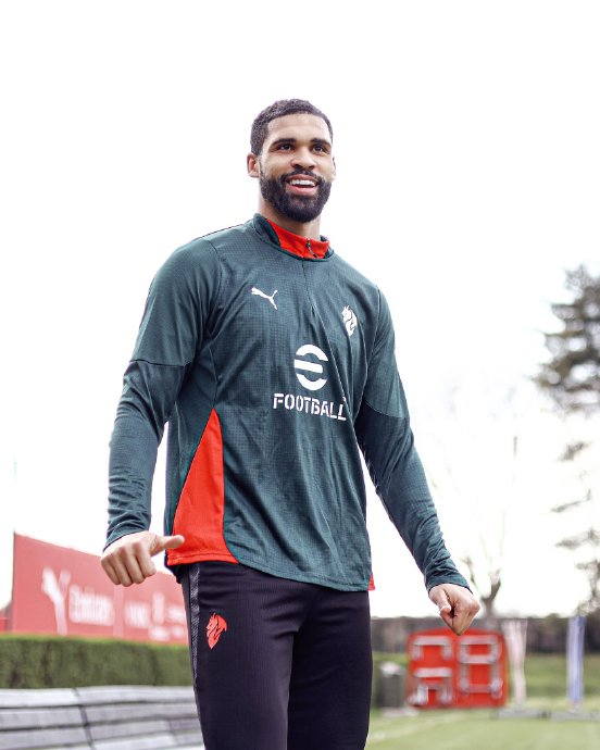 AC米兰逆转晋级欧冠淘汰赛 关键球员闪耀全场