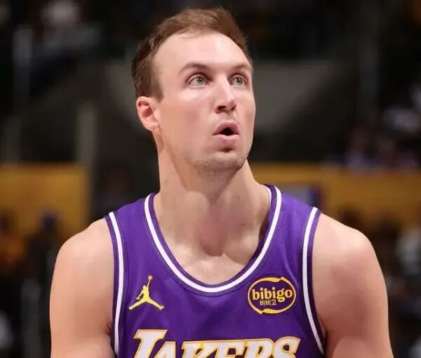 肯纳德三分绝杀湖人客场险胜魔术延续9连胜