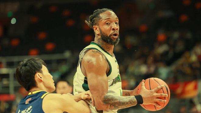 辽宁男篮提前放威尔斯休