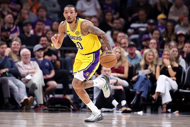 湖人正式转正尼克·史密斯 两年合同助其季后赛