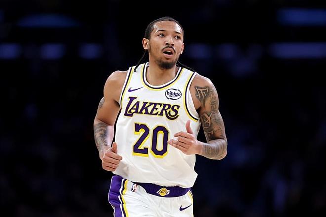 湖人正式转正尼克·史密斯 两年合同助其季后赛