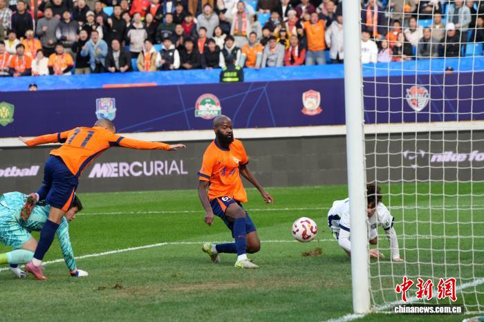 青岛海牛主场力克武汉三镇 掌握保级主动权